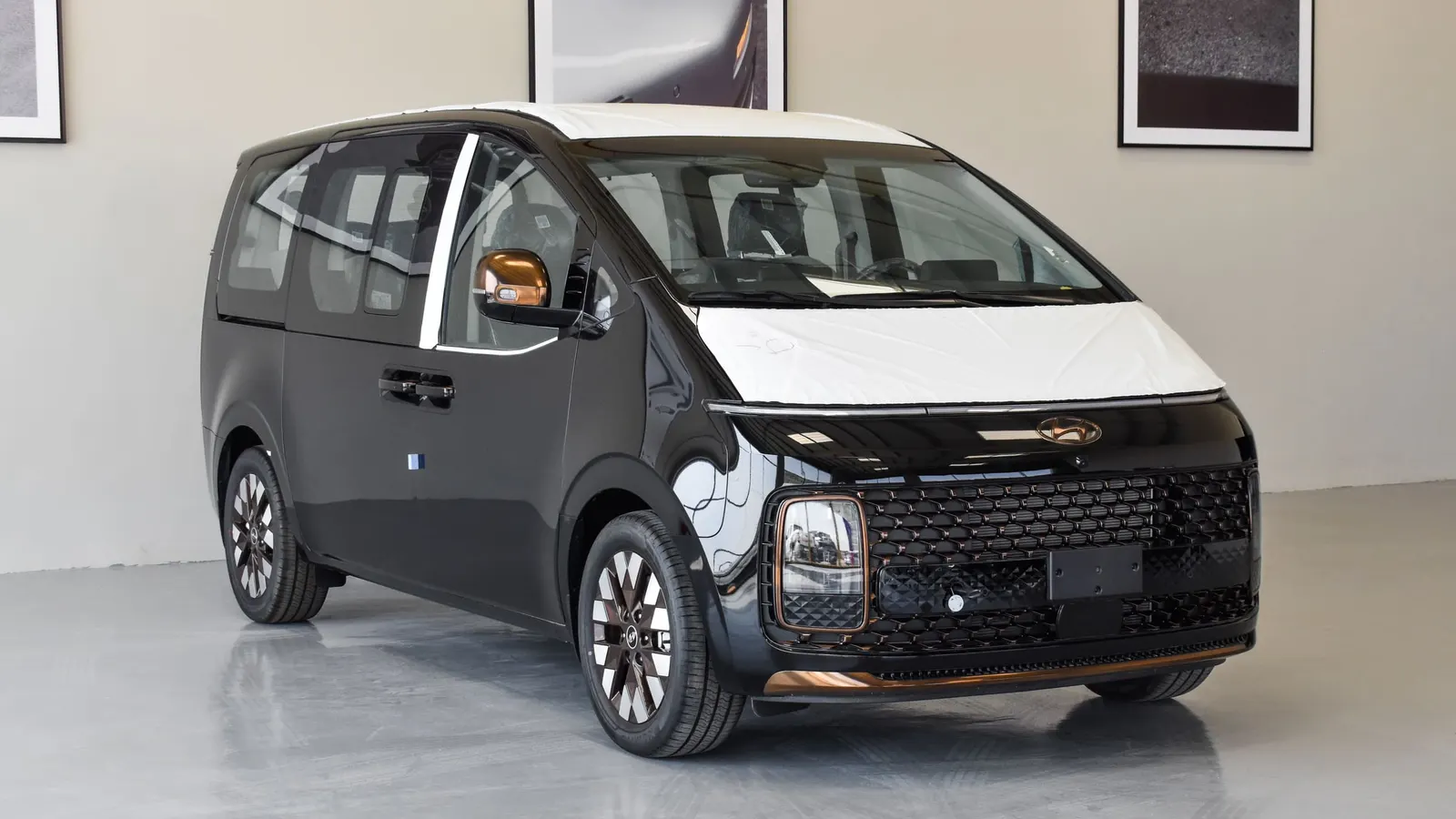HYUNDAI STARIA 3.5L VIP 7 SEATER ROYAL EDITION