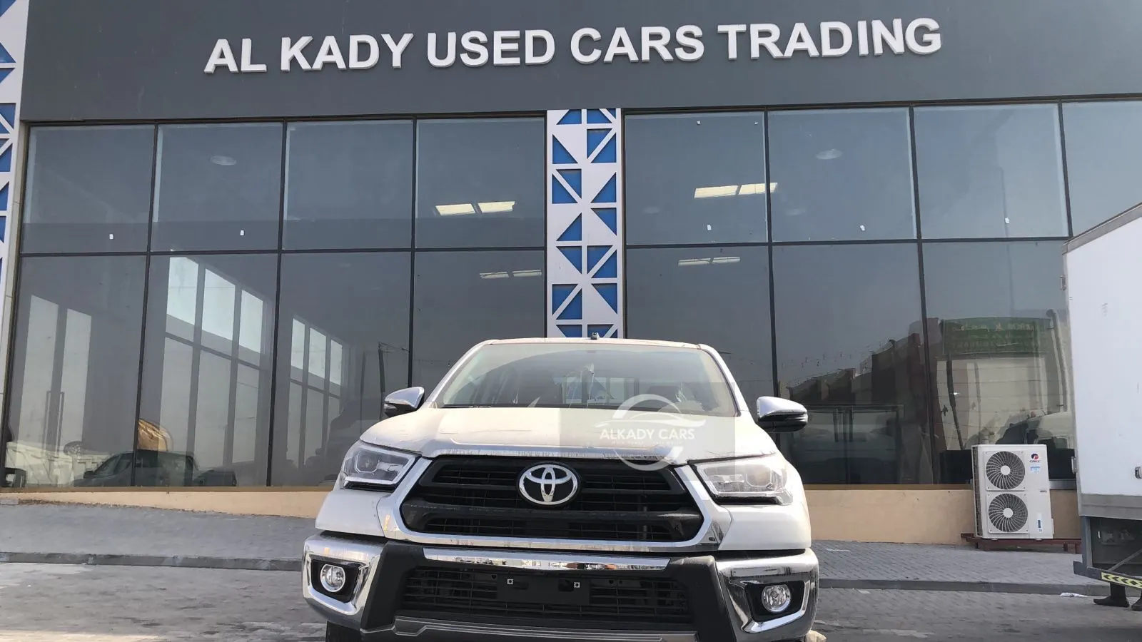 Hilux 2024 GCC SPECS PETROL 2.7L AUTOMATIC 6 speed  Sr5  GLXS