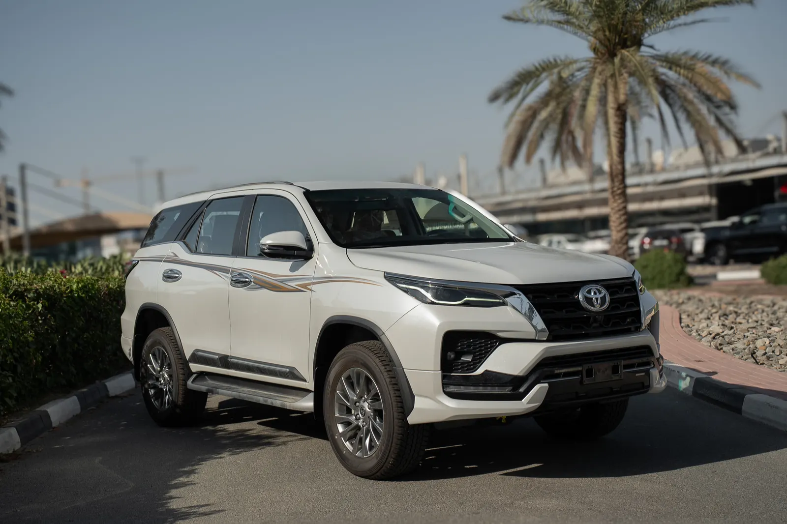 Toyota Fortuner 4.0L V6 4WD – GCC Specs | Automatic | Platinum White Pearl