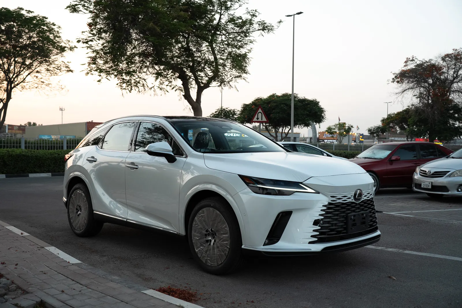 Lexus RX350h Hybrid AWD 2025 - Luxury Fuel Efficient Crossover