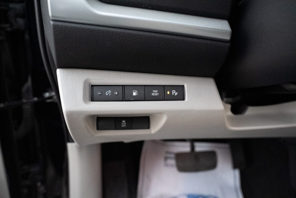 2023 NISSAN X-TERRA 2.5L Petrol 7-Seater SUV RWD Automatic GCC Specification